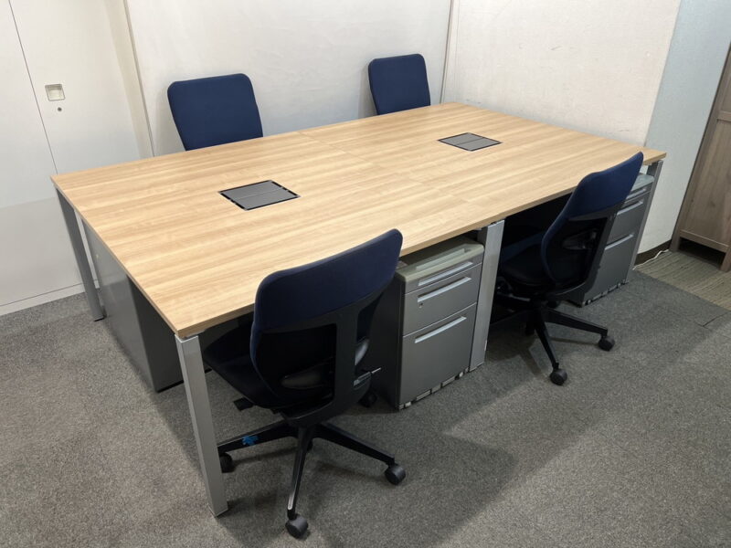 【送料無料 東京地区限定】 ４人用 フリーアドレス ワークソート 大型会議テーブル W2400（W1200×2台）×D1400×H720 コクヨ ワークソート ワークテーブル フリアド 平机 ミーティングテーブル 会議テーブル SDT-WF1214MP2 W1200×2台 角型 KOKUYO オフィスデスク デスク ワゴン キャスターチェア ３段ワゴン オカムラ プロステージ イトーキ プラオ 国産【中古オフィス家具】【中古】 - 画像 (4)