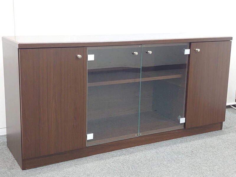 ローボード ローキャビネット 役員ローボード 役員家具 木製家具 収納棚 書庫 本棚 書棚 キャビネット 木製キャビネット 両開き ガラスローボード W1500×D400×H700 役員室 応接室 オフィス家具 オフィス収納 収納家具 サイドボード 役員用サイドボード【中古オフィス家具】【中古】