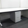 【送料無料 東京地区限定】 ４人用 開業セット 片袖机 片袖デスク オフィスデスク スチールデスク 事務机 事務デスク 平机 デスクワゴン サイドワゴン スチール製ワゴン ４台セット W1200×D700×H700 プラス フラットライン SP-T127 PLUS コクヨ iS デスクワゴン KOKUYO SDM-IS46A2SAWN wi-00680 国産【中古オフィス家具】【中古】 - 画像 (2)