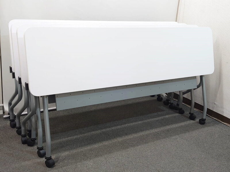 【送料無料 東京地区限定】【美品】 TOKIO 会議テーブル 4台セット 折りたたみテーブル 折り畳みテーブル スタックテーブル ミーティングテーブル スタッキングテーブル 会議用テーブル キャスター付き 幕板付き ホワイト色 NTA-N1845 WH W1800×D450×H720 幕板付 ミーティング用テーブル サイドスタックテーブル サイドフォールドテーブル 会議机 長机 長テーブル【中古オフィス家具】【中古】 - 画像 (4)