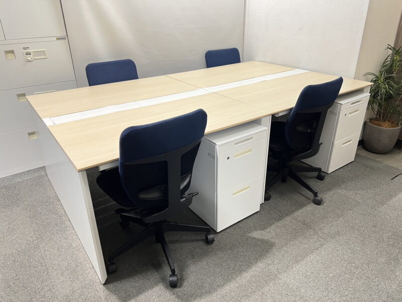 【送料無料 東京地区限定】４人用 フリーアドレス デスクセット ウチダ アルセナ ワークテーブルセット W1200×2台 フリアド 平机 片袖机 オフィステーブル ミーティングテーブル 会議テーブル 多目的テーブル 内田洋行 UCHIDA 開業セット 国産 【中古オフィス家具】【中古】 - 画像 (3)