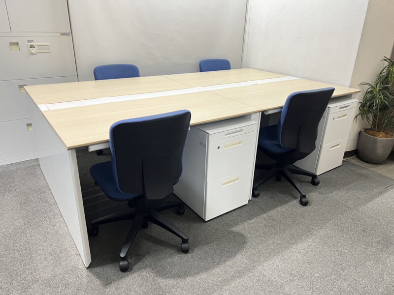 【送料無料 東京地区限定】４人用 フリーアドレス デスクセット ウチダ アルセナ ワークテーブルセット W1200×2台 フリアド 平机 片袖机 オフィステーブル ミーティングテーブル 会議テーブル 多目的テーブル 内田洋行 UCHIDA MIチェア 開業セット 国産 - 画像 (3)