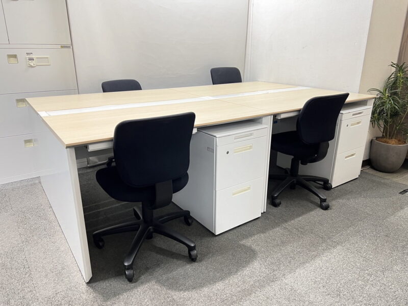 【送料無料 東京地区限定】４人用 フリーアドレス デスクセット ウチダ アルセナ ワークテーブルセット W1200×2台 フリアド 平机 片袖机 オフィステーブル ミーティングテーブル 会議テーブル 多目的テーブル 内田洋行 UCHIDA MIチェア 開業セット 国産 【中古オフィス家具】【中古】 - 画像 (3)