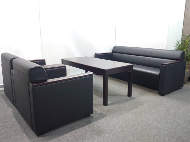【送料無料 東京地区限定】オカムラ 応接セット 応接用セット 応接用ソファ ブラック色 ４点セット ３人掛けソファ １人掛けソファ テーブル ローテーブル 役員 会議 応接ソファ 応接家具 ソファ 【中古オフィス家具】【中古】 - 画像 (2)