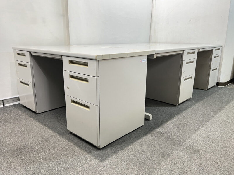 【送料無料 東京地区限定】【大量入荷】５台セット  イナバ VDNシリーズ 開業セット 両袖机 片袖机  両袖デスク 片袖デスク オフィスデスク 事務机 ワークデスク スチールデスク 事務デスク オフィス用デスク ５人用【中古オフィス家具】【中古】 - 画像 (2)
