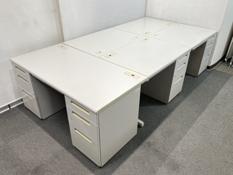 【送料無料 東京地区限定】【大量入荷】５台セット  イナバ VDNシリーズ 開業セット 両袖机 片袖机  両袖デスク 片袖デスク オフィスデスク 事務机 ワークデスク スチールデスク 事務デスク オフィス用デスク ５人用【中古オフィス家具】【中古】 - 画像 (4)