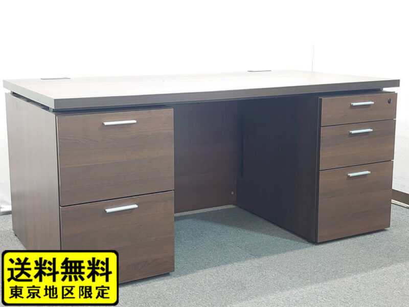 【送料無料 東京地区限定】【美品】コクヨ S370シリーズ 両袖机 両袖デスク 役員デスク 高級デスク 木製デスク 役員用デスク 役員机 社長机 役員用家具 オフィスデスク マネジメントデスク エグゼクティブデスク 社長室 役員室 KOKUYO 	 カギ付き 鍵付きデスク W1600×D850×H720 書斎 役員室用家具 応接家具 高級感 応接室 MGE-S37DLP1W【中古オフィス家具】【中古】