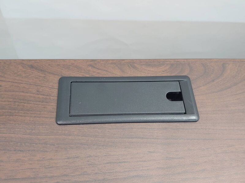【送料無料 東京地区限定】【美品】コクヨ S370シリーズ 両袖机 両袖デスク 役員デスク 高級デスク 木製デスク 役員用デスク 役員机 社長机 役員用家具 オフィスデスク マネジメントデスク エグゼクティブデスク 社長室 役員室 KOKUYO 	 カギ付き 鍵付きデスク W1600×D850×H720 書斎 役員室用家具 応接家具 高級感 応接室 MGE-S37DLP1W【中古オフィス家具】【中古】 - 画像 (6)