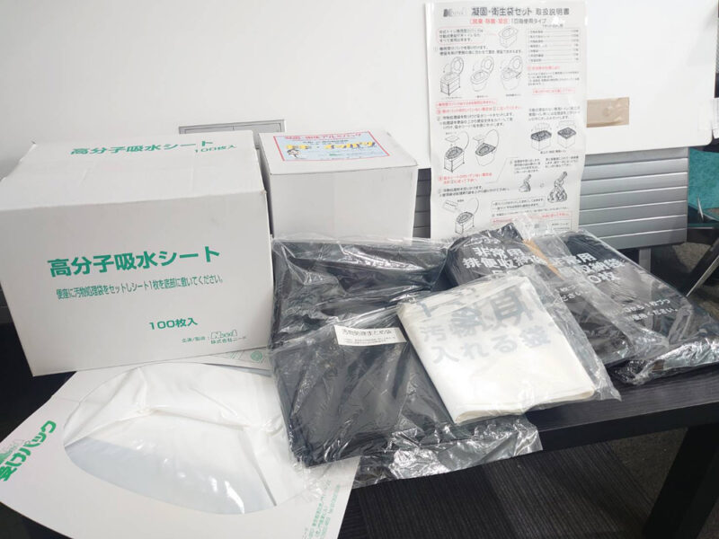 【即納】【送料無料】 携帯トイレ 100回分 ニード 簡易トイレ 非常用トイレ 災害用トイレ 携帯トイレ 緊急対策用トイレ 非常時 災害時 断水時 災害用 非常用  Need 新品 - 画像 (2)