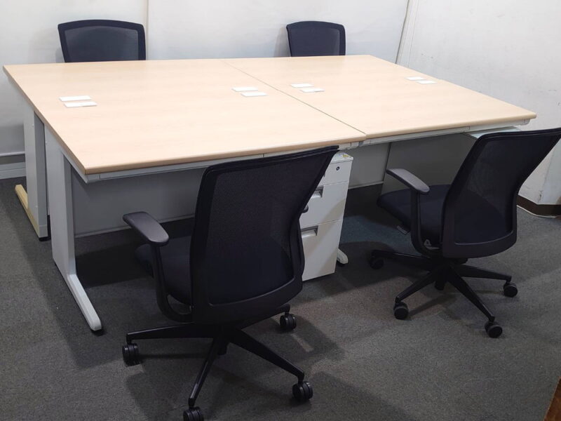 【送料無料 東京地区限定】４人用 開業セット 片袖机 片袖デスク オフィスデスク スチールデスク 事務机 事務デスク 平机 デスクワゴン サイドワゴン 3段ワゴン キャスターワゴン ４名用 オフィス家具セット オフィスデスク W1200×D700×H700 イトーキ CX コクヨ エトスチェア メュシュチェア【中古オフィス家具】【中古】 - 画像 (4)