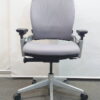 【東京地区限定 送料無料】【美品】 スチールケース オフィスチェア リープチェア Steelcase Leap デスクチェア 事務チェア 肘付き キャスター付き キャスターチェア 事務用チェア ひじ付き OAチェア パソコンチェア 事務イス 事務椅子 TB117【中古オフィス家具】【中古】 - 画像 (5)