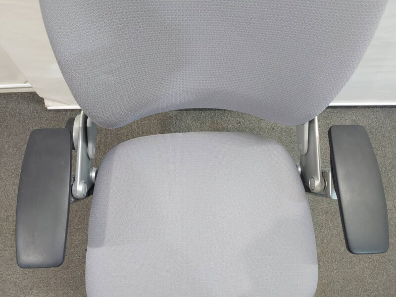 【東京地区限定 送料無料】【美品】 スチールケース オフィスチェア リープチェア Steelcase Leap デスクチェア 事務チェア 肘付き キャスター付き キャスターチェア 事務用チェア ひじ付き OAチェア パソコンチェア 事務イス 事務椅子 TB117【中古オフィス家具】【中古】 - 画像 (9)