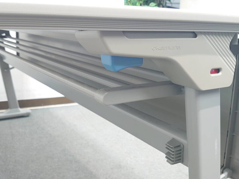 オカムラ スタックテーブル ２台セット 折り畳みテーブル ミーティングテーブル 会議テーブル スタックテーブル 幕板 棚板 キャスター付き 岡村製作所 okamura 8184LB 国産 W1800×D600×H700 【中古オフィス家具】【中古】 - 画像 (8)