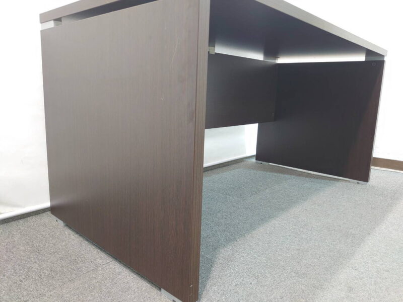 木製デスク 役員デスク 幅140cm 平机 平デスク オフィスデスク ワークデスク マネージメントデスク エグゼクティブデスク パソコンデスク コードホール付き 【中古オフィス家具】【中古】 - 画像 (5)