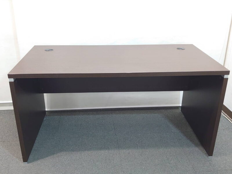 木製デスク 役員デスク 幅140cm 平机 平デスク オフィスデスク ワークデスク マネージメントデスク エグゼクティブデスク パソコンデスク コードホール付き 【中古オフィス家具】【中古】 - 画像 (6)