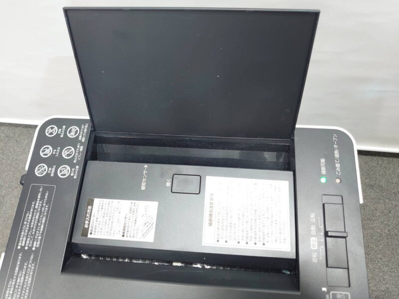 【法人様限定商品】 【送料無料 地域限定】2022年製 シュレッダー アイリスオーヤマ AFSR100C 電動シュレッダー オフィスシュレッダー オートフィードシュレッダー 業務用シュレッダー IRIS OHYAMA オフィス用シュレッダー ホワイト色 A4対応 クロスカット【中古オフィス家具】 【中古】 - 画像 (5)