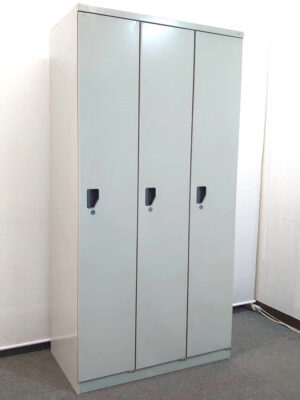 3人用ロッカー プラス 3名用ロッカー スチールロッカー 更衣ロッカー オフィスロッカー 収納ロッカー PLUS 更衣用ロッカー カギ付き 鍵付き ミラー付き オフィスロッカー 更衣用 ３人用 スチール製 LN-32 更衣室 国産【中古オフィス家具】【中古】