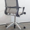 【送料無料 地域限定】 ４脚セット ハーマンミラー セトゥーチェア オフィスチェア メッシュチェア Herman Miller Setu Chair 肘付き グレー色【中古オフィス家具】【中古】 - 画像 (4)