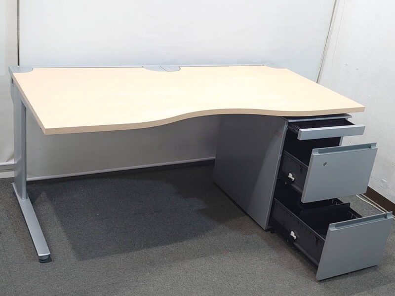 コクヨ 片袖机セット（W1600×D700～800×H700）デスク＆3段ワゴン 鍵付き【中古オフィス家具】 - 画像 (4)