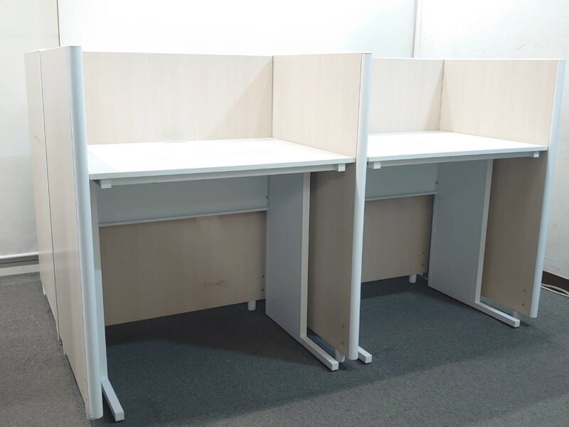 4人用パネルデスクセット 平机・チェア付き 集中ブース仕様【中古】 - 画像 (6)