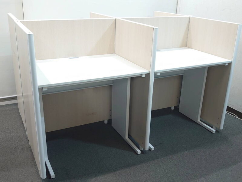 4人用パネルデスクセット 平机・チェア付き 集中ブース仕様【中古】 - 画像 (7)