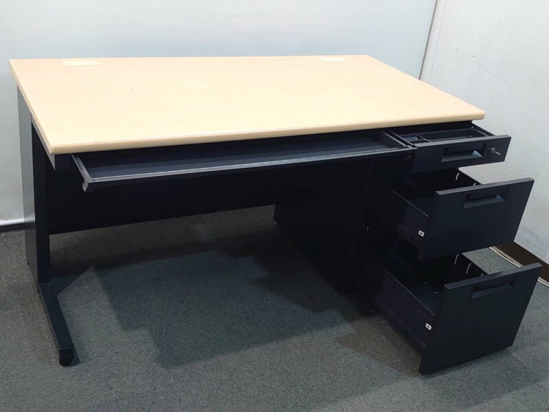 片袖机 プラス フラットライン オフィスデスク スチールデスク W1400 事務机【中古】 - 画像 (2)
