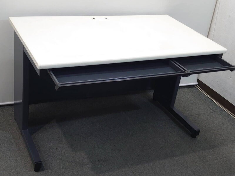 平机 スチールデスク W1200 ホワイト PLUS RY-T127 オフィスデスク 事務机 ワークデスク 国産 【中古オフィス家具】【中古】 - 画像 (2)