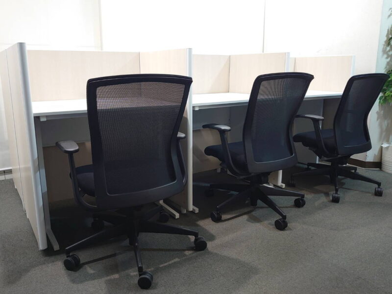 6人用パネルデスクセット 平机・チェア付き 個別ブース仕様【中古】 - 画像 (4)