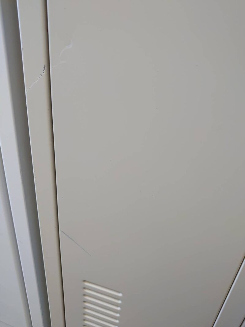 4人用スチールロッカー 更衣ロッカー カギ付き W900 プラス製 国産 - 画像 (6)