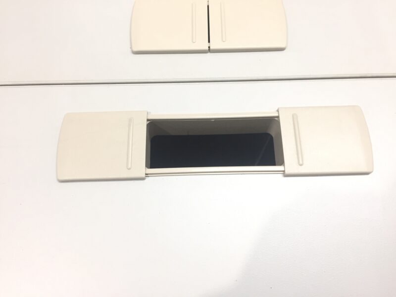 片袖机 幅1200 カギ・コードホール付 スチールデスク ニューグレー - 画像 (4)