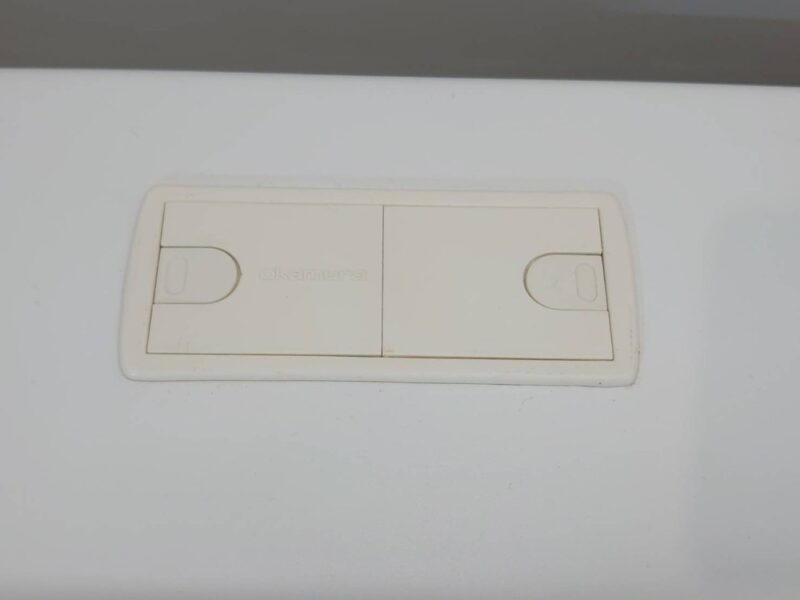 平机 オカムラ ヴィラージュ W1400 ホワイト スチールデスク - 画像 (5)