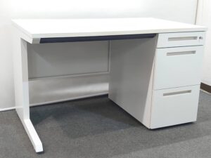 イトーキ 片袖机 W1200 ホワイト カギ付き スチールデスク 国産