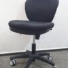 オフィスチェア 関家具 肘無し 布張り ミドルバック ブラック