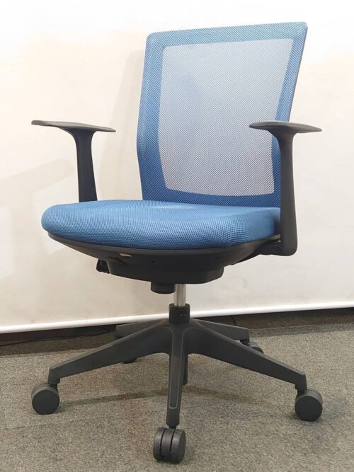 肘付きメッシュチェア ブルー 背メッシュ アイリスチトセ SFN-46M0-M