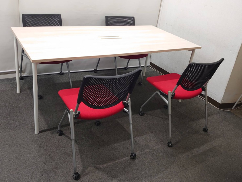 4人用ミーティングセット W1800 ナチュラル×レッド オカムラ製チェア - 画像 (4)