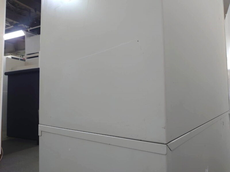 コクヨ A4サイズ 上下書庫 ガラス戸 引き違い 書庫 W880 D400 H1460 中古 - 画像 (5)