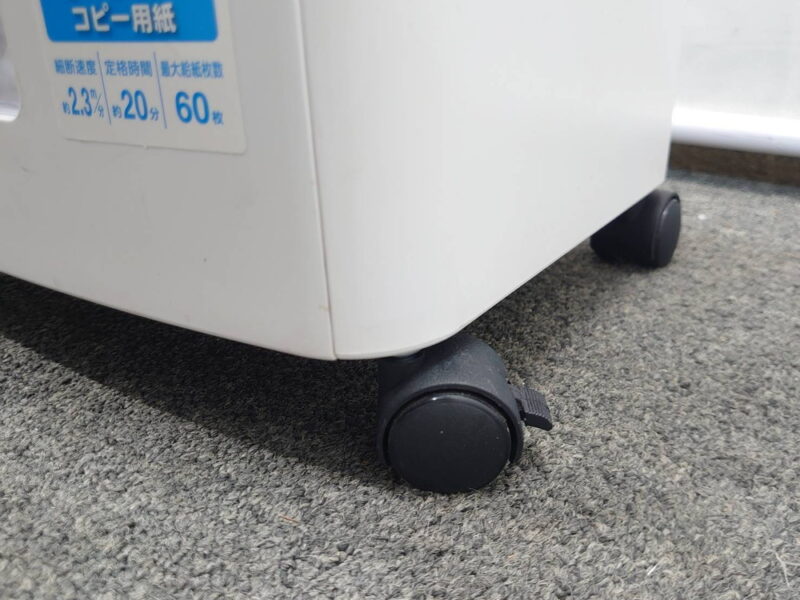 シュレッダー 電動シュレッダー A4対応 アイリスオーヤマ マイクロクロスカット キャスター付 KTF60M 中古 - 画像 (9)