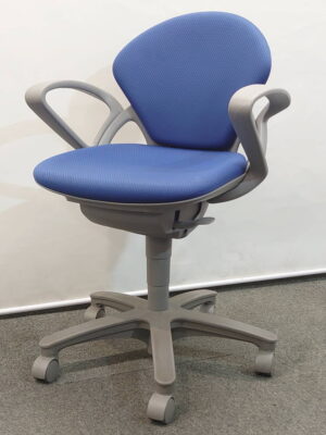 オフィスチェア ローバック ブルー 肘付き イトーキ プレーゴ KZ-445CG-W4N4 リユース品