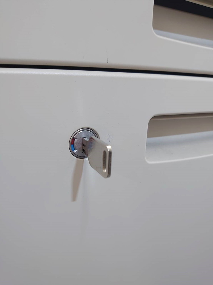 コクヨ 脇机 延長デスク 3段ワゴン カギ付き 幅400×奥行700 SDE-BSNV73F1N3 日本製 - 画像 (6)