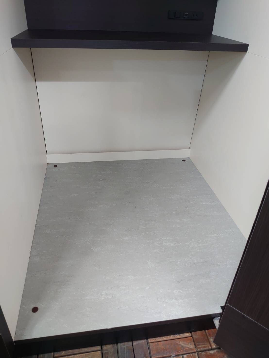 展示品 美品 WEB会議ブース 1人用ブース ライト付き ブラウン 静音 個室型 W960 D1245 H2325 - 画像 (11)