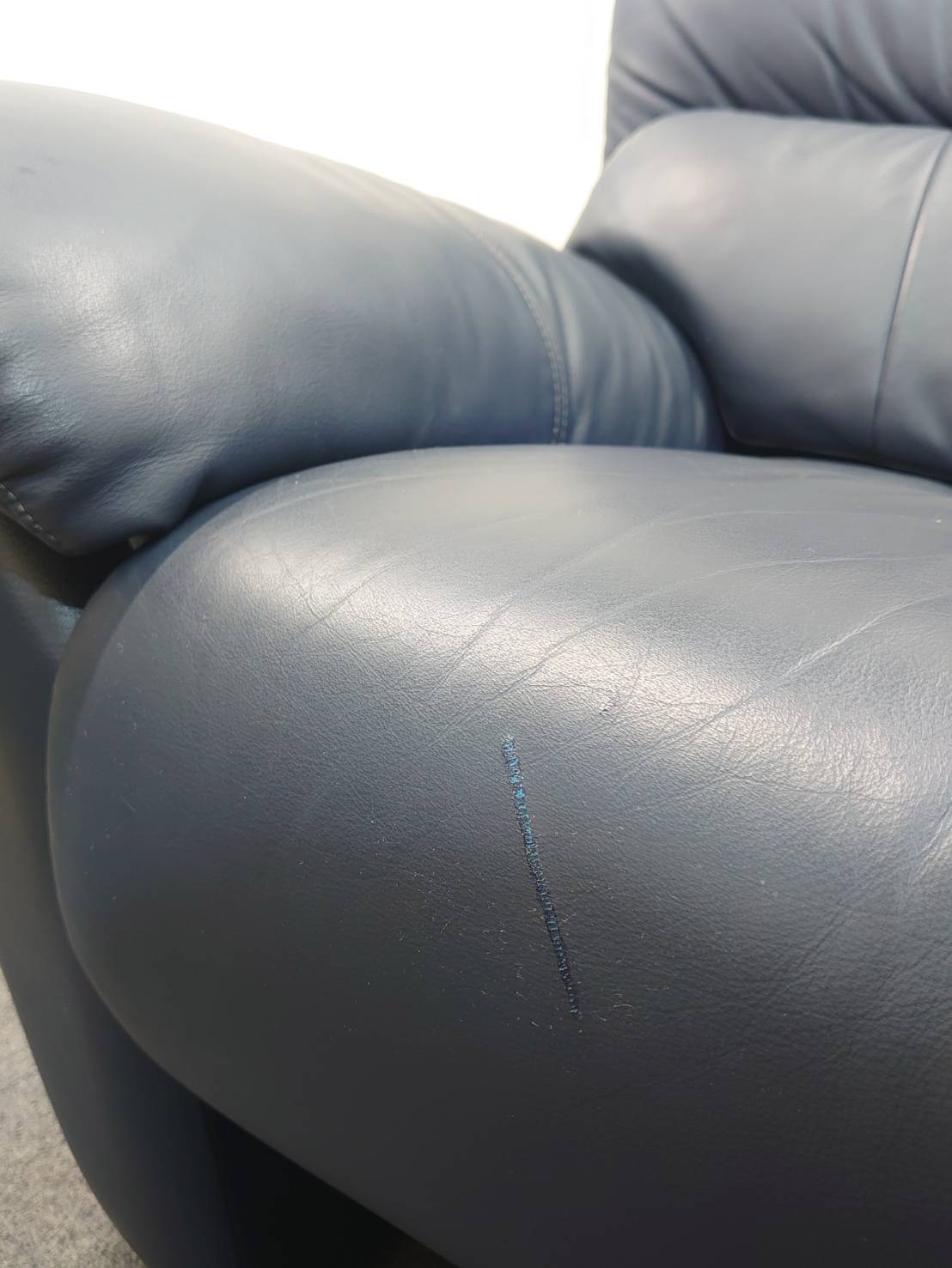 応接セット 4点セット マルニ製ソファ+カリモク製ローテーブル 革張り 天然木 リユース品 中古 - 画像 (8)