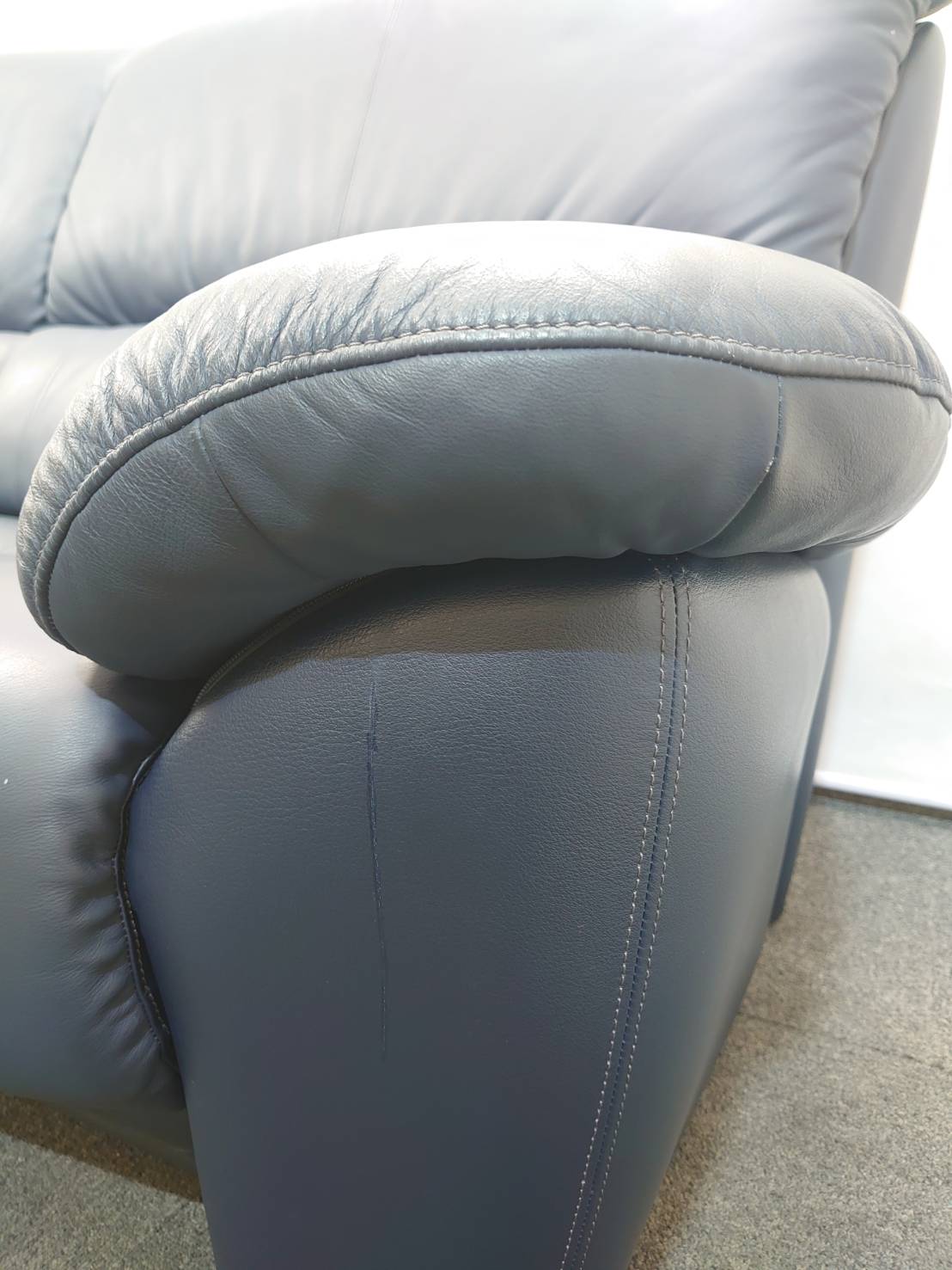 応接セット 4点セット マルニ製ソファ+カリモク製ローテーブル 革張り 天然木 リユース品 中古 - 画像 (9)