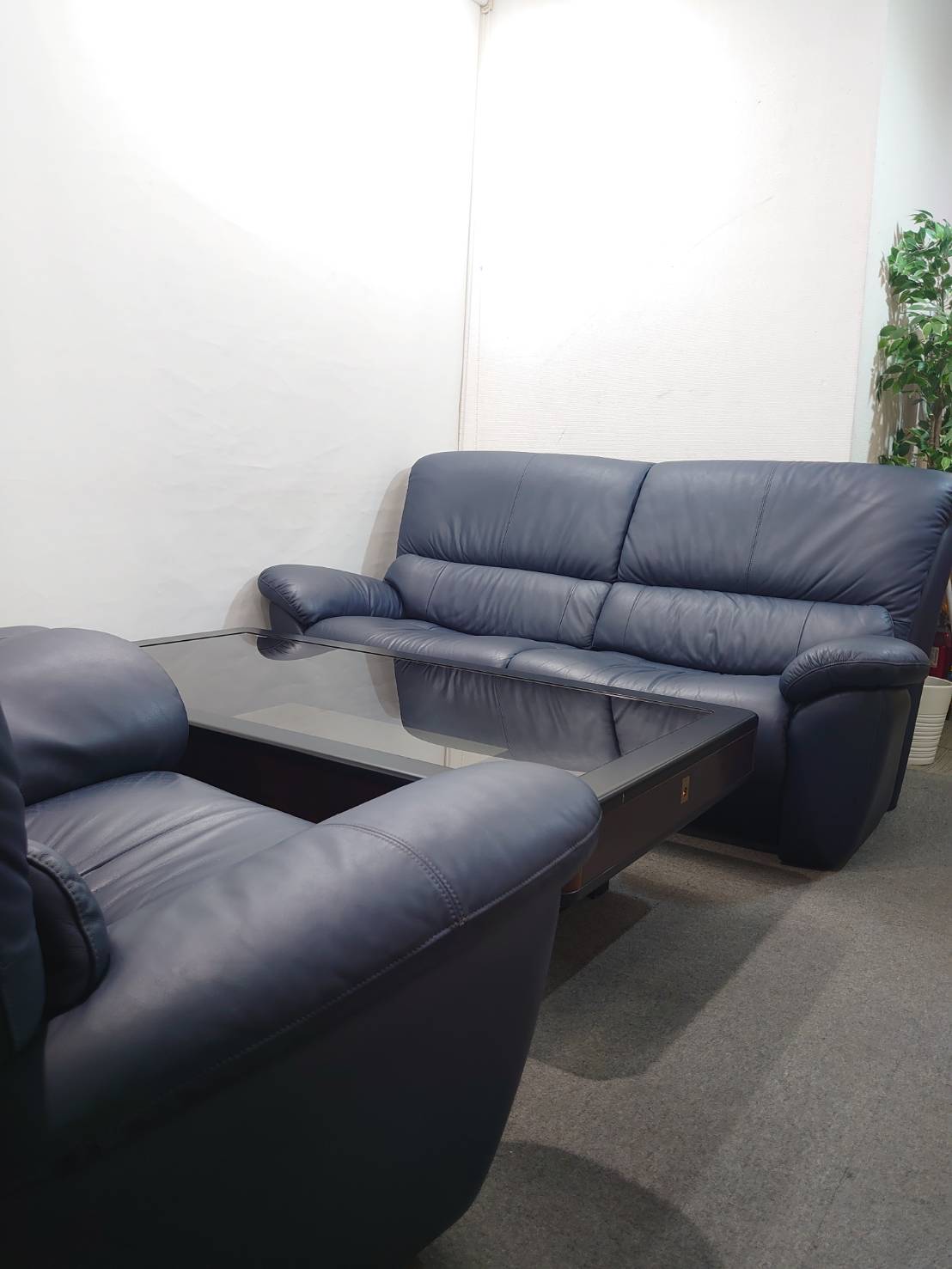 応接セット 4点セット マルニ製ソファ+カリモク製ローテーブル 革張り 天然木 リユース品 中古 - 画像 (4)