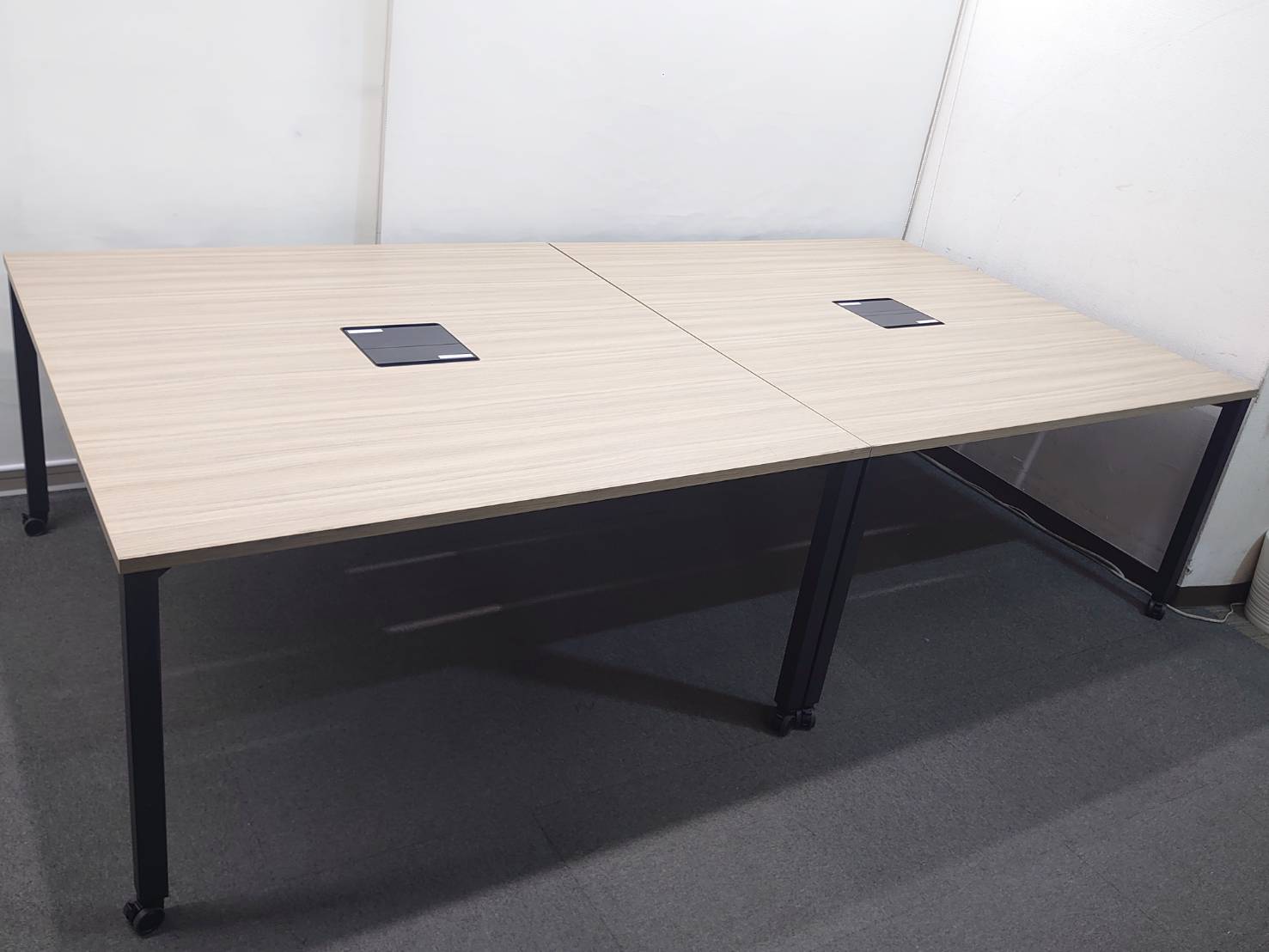 会議テーブル イトーキ アクティブフィールド フリーアドレス W2800 D1400 木目ブラウン W1400×2台 キャスター付き 中古 - 画像 (3)