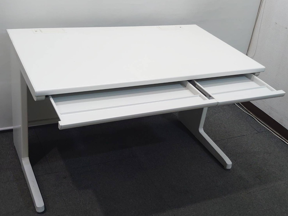 平机 オフィスデスク 配線カバー付き W1200 トヨスチール CS-127 ホワイト 中古 - 画像 (3)