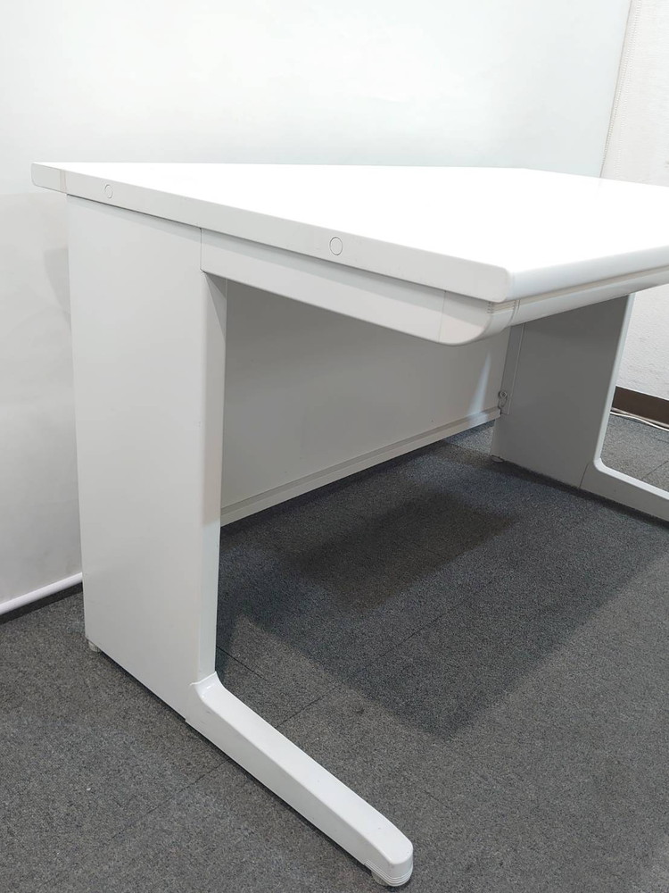 平机 オフィスデスク 配線カバー付き W1200 トヨスチール CS-127 ホワイト 中古 - 画像 (4)
