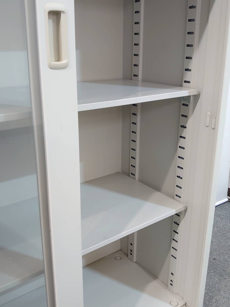 引き違い書庫 上下書庫 ガラス戸 書庫 キャビネット カギ付き W880 D450 H1800 生興 中古 - 画像 (4)
