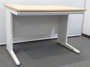 オフィスデスク 平机 W1000 D700 H700 コードホール・センター引き出し付き ナチュラル×ホワイト 中古