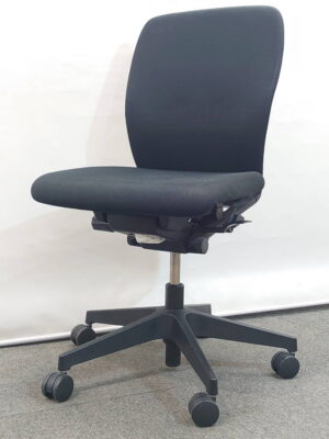 オフィスチェア イトーキ フルゴ デスクチェア キャスター付き ブラック 肘なし 中古