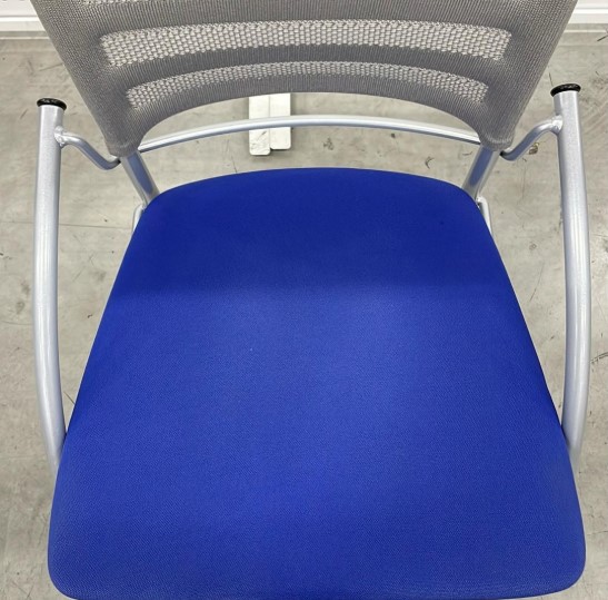 会議チェア ネスティング 平行スタック イトーキ プリエ2 4脚セット 中古 - 画像 (7)